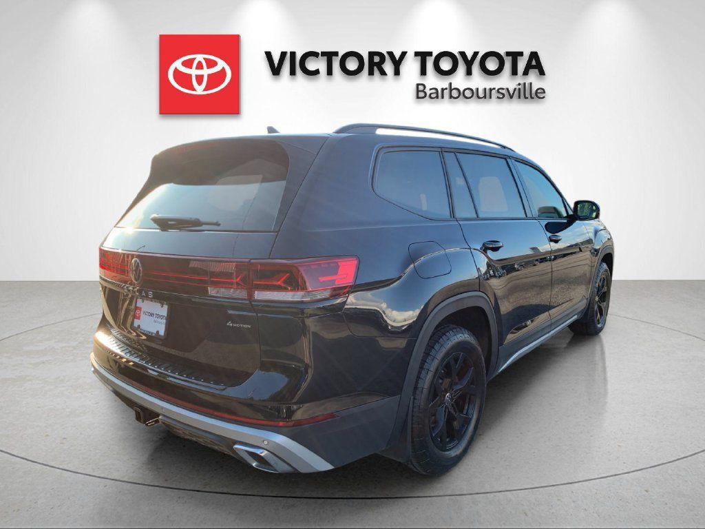 Used 2025 Volkswagen Atlas Peak Edition SE AWD/4WD image 7