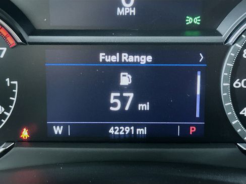 Used 2023 Cadillac XT4 Luxury w/ Cold Weather Package FWD image 19