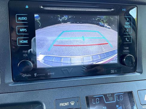 Used 2017 Toyota Sienna XLE FWD image 20