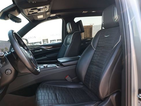 Used 2023 Cadillac Escalade ESV Sport Platinum w/ Heavy-Duty Trailer Package AWD/4WD image 22