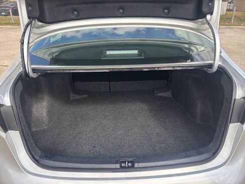 Used 2025 Toyota Corolla LE image 29