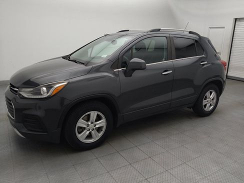 Used 2017 Chevrolet Trax LT w/ LT Convenience Package FWD image 2