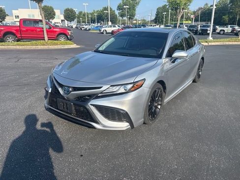 Used 2022 Toyota Camry XSE w/ Navigation Upgrade Package FWD image 4