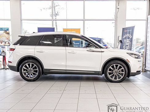 Used 2020 Lincoln Corsair AWD w/ Premium Package image 9
