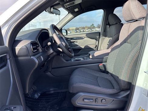 New 2025 Honda Pilot Sport image 10