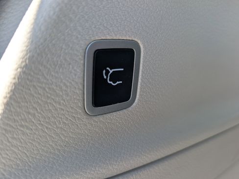 Used 2023 Chrysler Pacifica Limited image 14