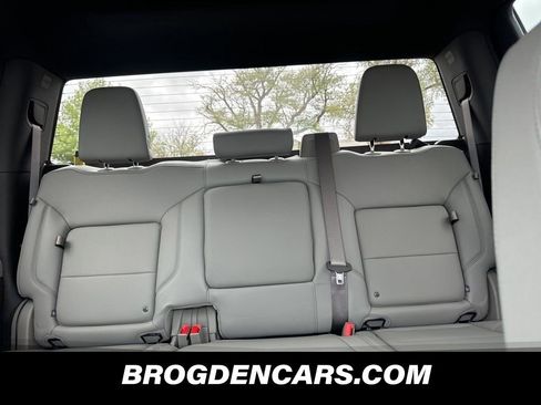 Used 2024 GMC Sierra 1500 SLT w/ SLT Premium Package AWD/4WD image 7