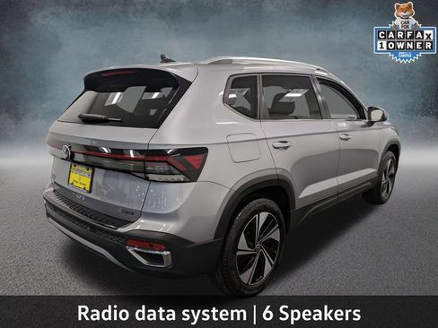 Used 2025 Volkswagen Taos SE w/ Panoramic Sunroof Package AWD/4WD image 5