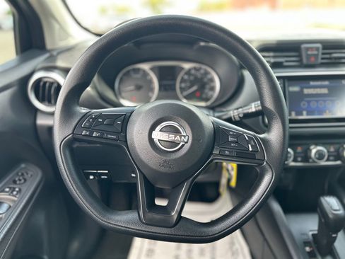 Used 2025 Nissan Versa S w/ Trunk Package image 18