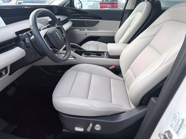 Used 2026 Lincoln Nautilus Premier AWD/4WD image 9