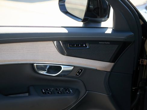 New 2026 Volvo XC90 B6 Plus w/ Protection Package Premier image 11