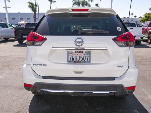 Used 2017 Nissan Rogue SV w/ SV Premium Package FWD image 8