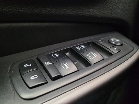 Used 2019 Jeep Cherokee Limited image 27