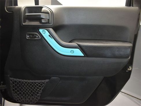 Used 2017 Jeep Wrangler Unlimited Sahara image 13