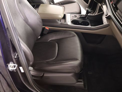 Used 2025 Kia Carnival FWD image 15