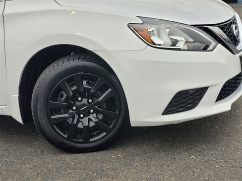 Used 2018 Nissan Sentra S image 9