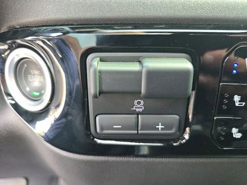 Used 2024 Chevrolet Silverado 2500 ZR2 w/ Technology Package image 38