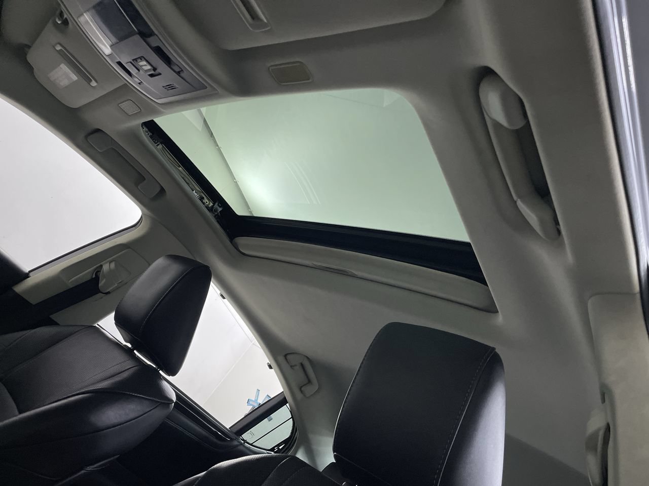 Used 2020 Lexus ES 300h Ultra Luxury w/ Accessory Package 2 FWD image 20