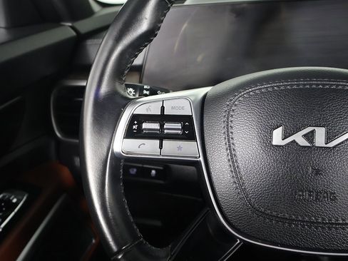 Used 2024 Kia Telluride EX w/ EX Captain's Chair Package image 45