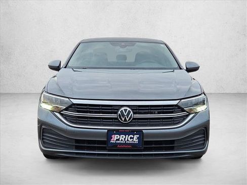 Used 2024 Volkswagen Jetta SE w/ Panoramic Sunroof Package FWD image 2