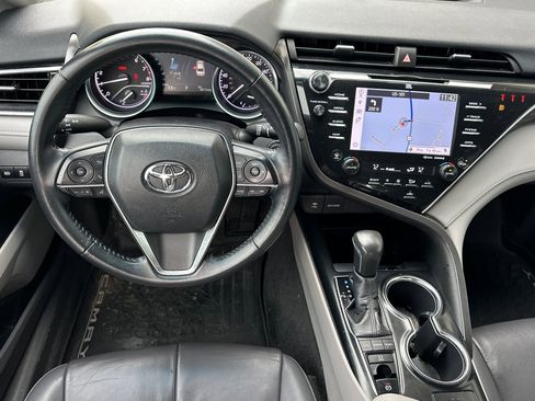 Used 2018 Toyota Camry XLE image 11