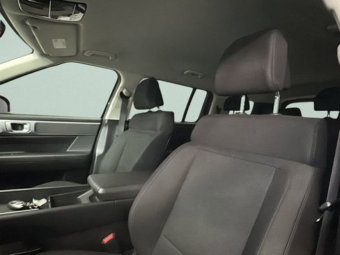 Used 2025 Hyundai Santa Fe SE image 9