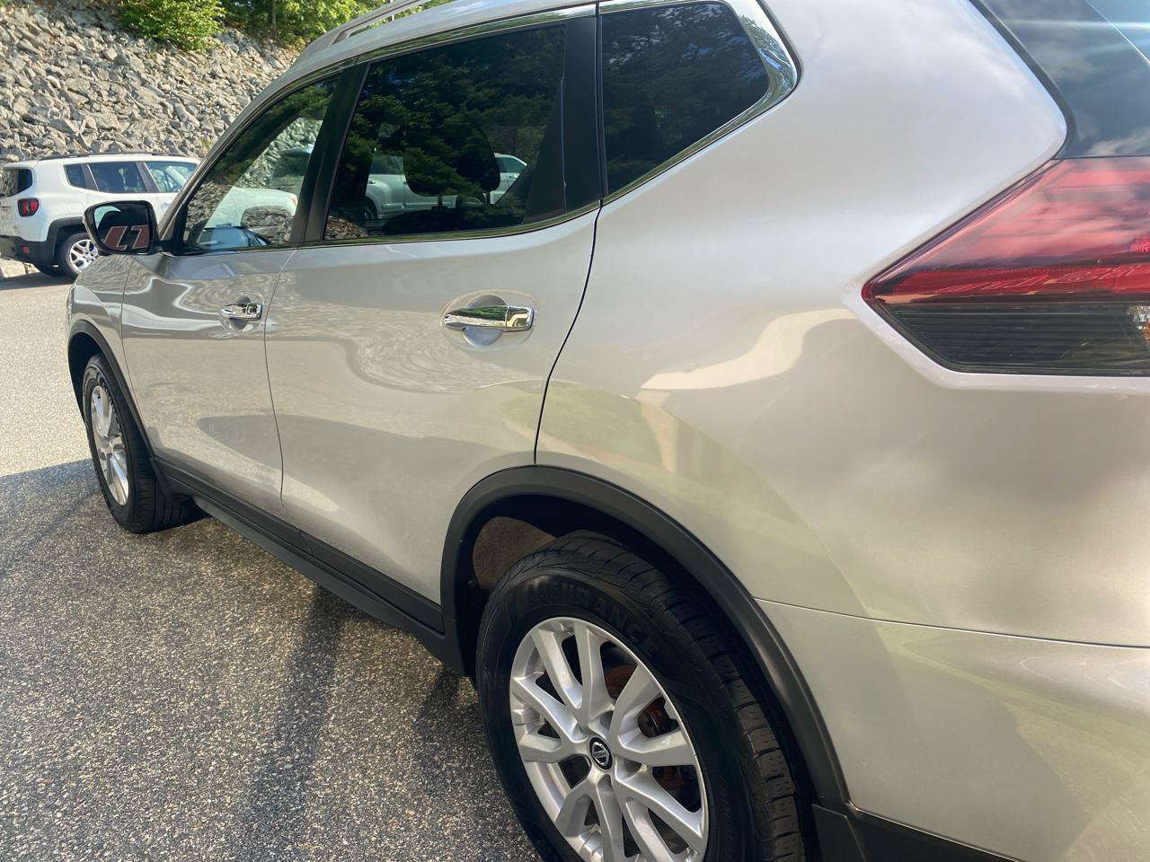 Used 2018 Nissan Rogue SV w/ Sun & Sound Touring Package AWD/4WD image 39