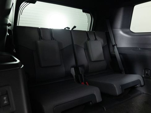 Used 2025 Lexus GX 550 w/ Cold Area Package AWD/4WD image 27