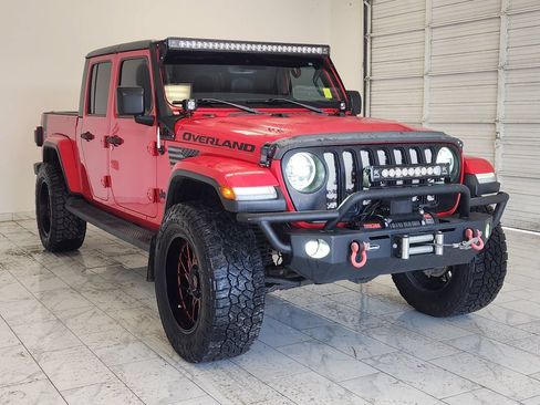 Used 2020 Jeep Gladiator Overland AWD/4WD image 3