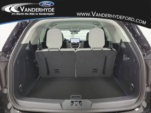 New 2026 Ford Explorer Active w/ Active Comfort Package image 8