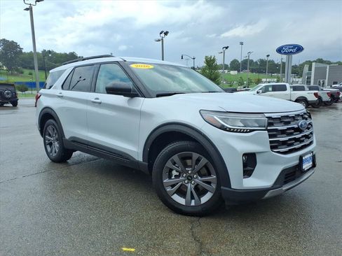 Used 2026 Ford Explorer Active w/ Active Comfort Package AWD/4WD image 3