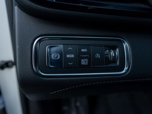 Used 2025 Buick Enclave Preferred image 17