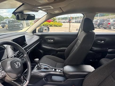 Used 2025 Honda HR-V LX image 8