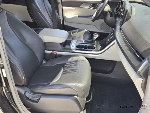Certified 2022 Kia Carnival LX FWD image 17