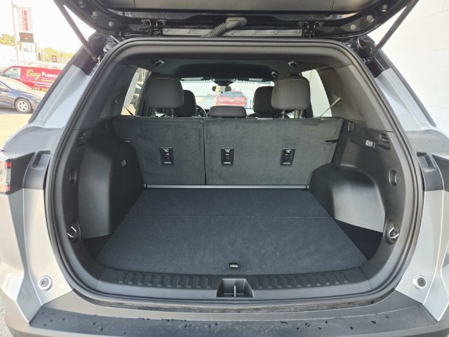 Used 2026 Chevrolet Equinox LT FWD image 10