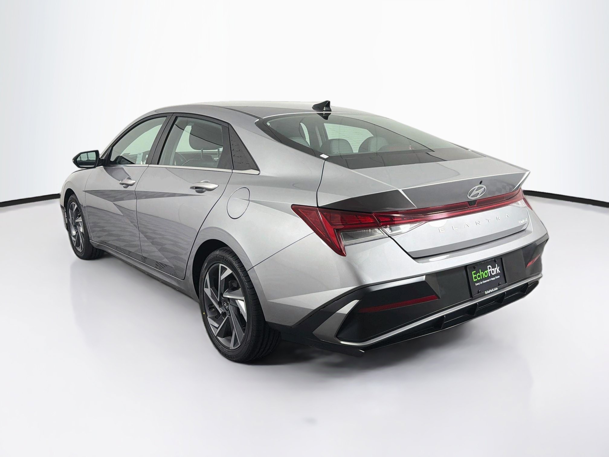 Used 2025 Hyundai Elantra Limited FWD image 5