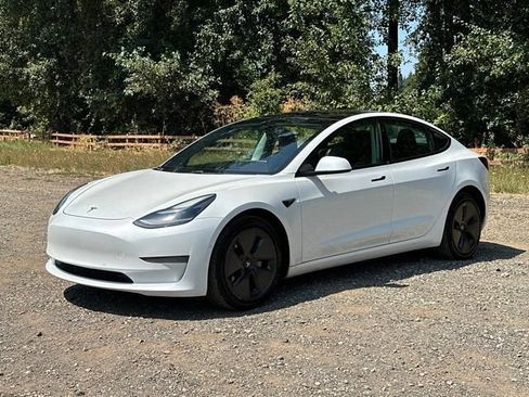 Used 2021 Tesla Model 3 Standard Range Plus RWD image 5