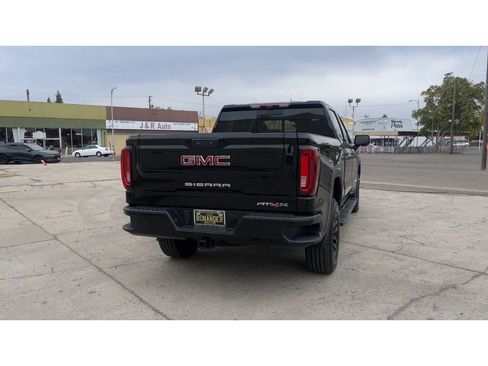 Used 2022 GMC Sierra 1500 AT4X image 2