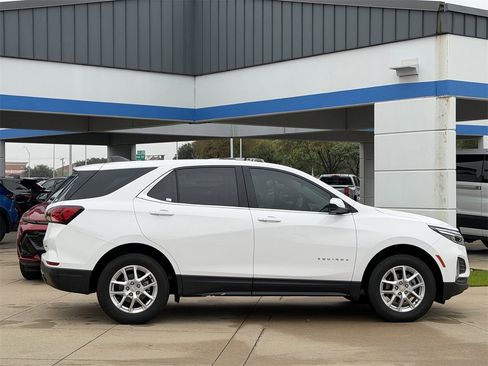 Used 2022 Chevrolet Equinox LT image 3