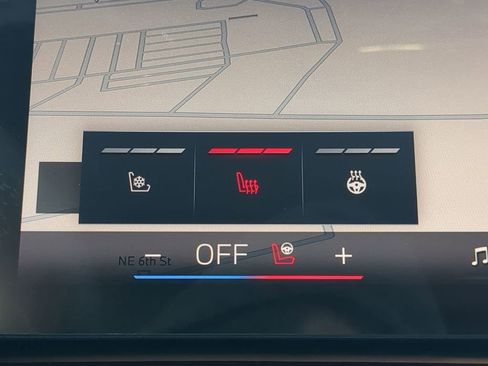 Used 2024 BMW i7 xDrive60 image 23