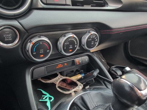 Used 2018 FIAT 124 Spider Abarth RWD image 14