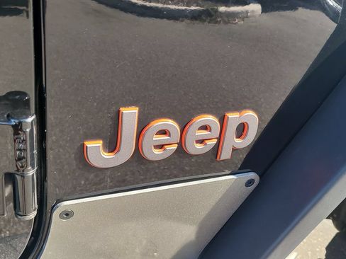 Used 2022 Jeep Gladiator Mojave w/ LED Lighting Group AWD/4WD image 7