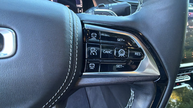 Used 2021 Jeep Grand Cherokee L Limited AWD/4WD image 24