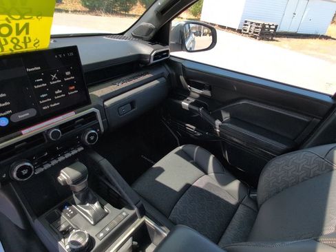 Certified 2025 Toyota Tacoma Limited AWD/4WD image 25