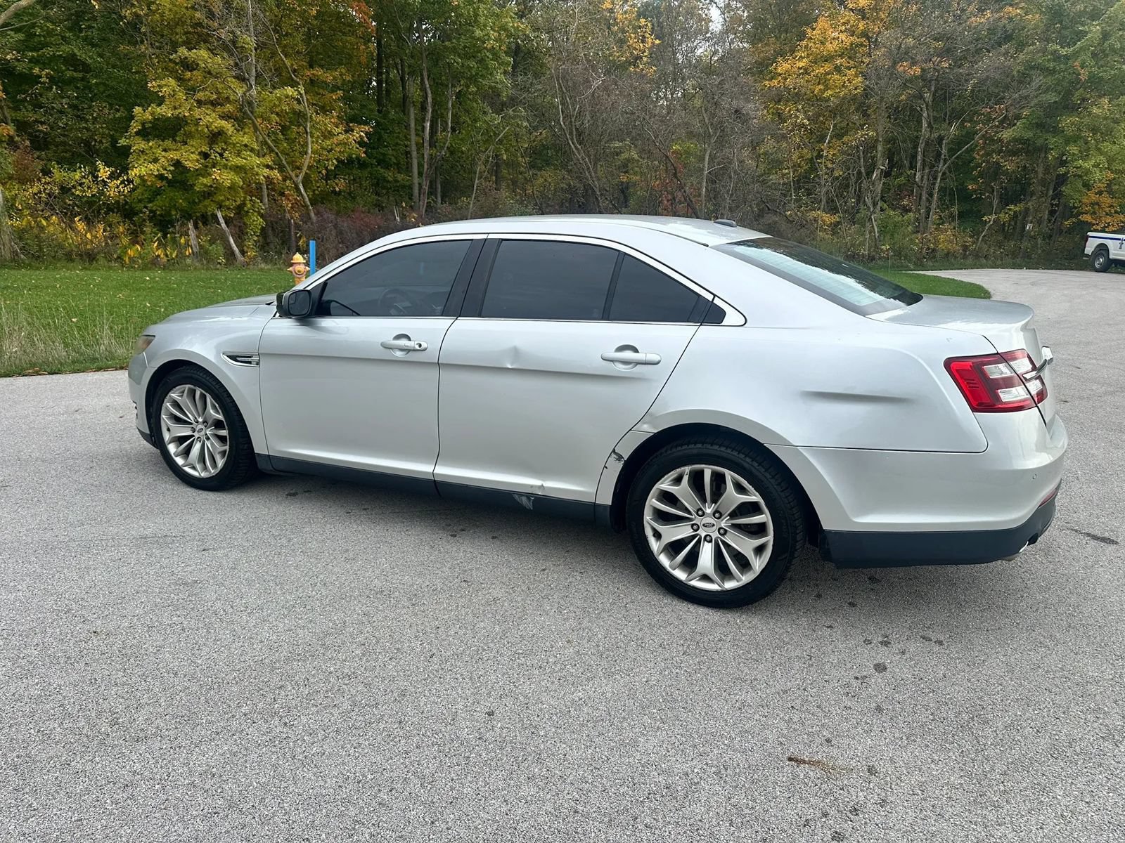 Used 2015 Ford Taurus Limited FWD image 8