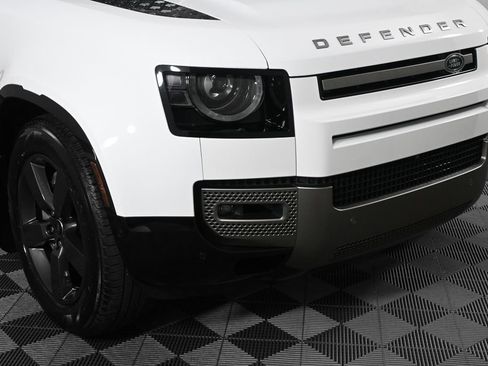 Used 2024 Land Rover Defender 110 X-Dynamic SE image 34