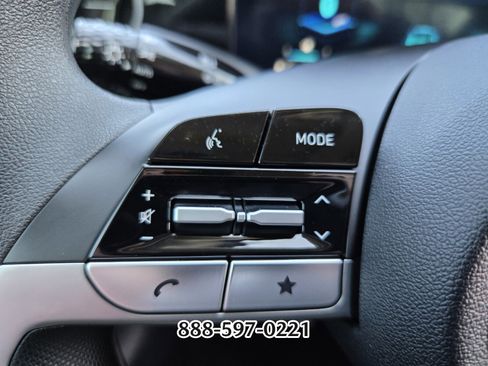 Used 2024 Hyundai Elantra SEL image 27