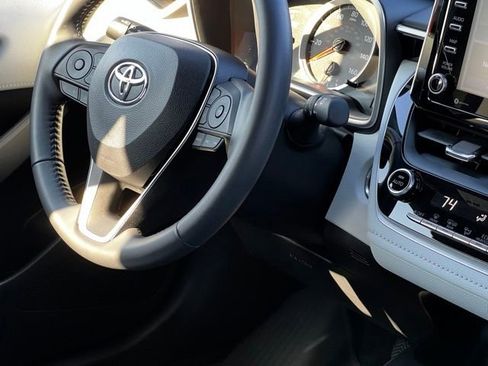 Used 2021 Toyota Corolla SE w/ SE Preferred Package image 8