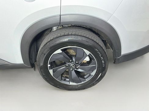Used 2025 Nissan Rogue SV FWD image 11
