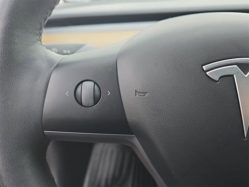 Used 2022 Tesla Model 3 image 17